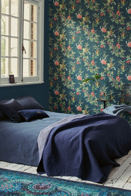 wallpaper-non-woven-vinyl-flowers-dark-blue-pip-studio-floris