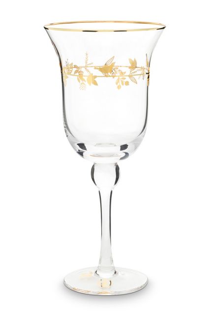 wine-glass-winter-wonderland-with-golden-details