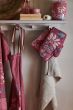 oven-glove-flower-festival-dark-pink-cotton-floral-print-pip-studio-29x15-cm