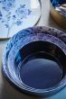 metal-bowl-dark-blue-roses-royal-white-pip-studio-26,5cm