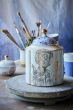 storage-jar-royal-white-gold-dots-blue-details-porcelain-pip-studio-1,9-liter