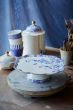 cake-tray-royal-white-gold-dots-blue-details-porcelain-pip-studio