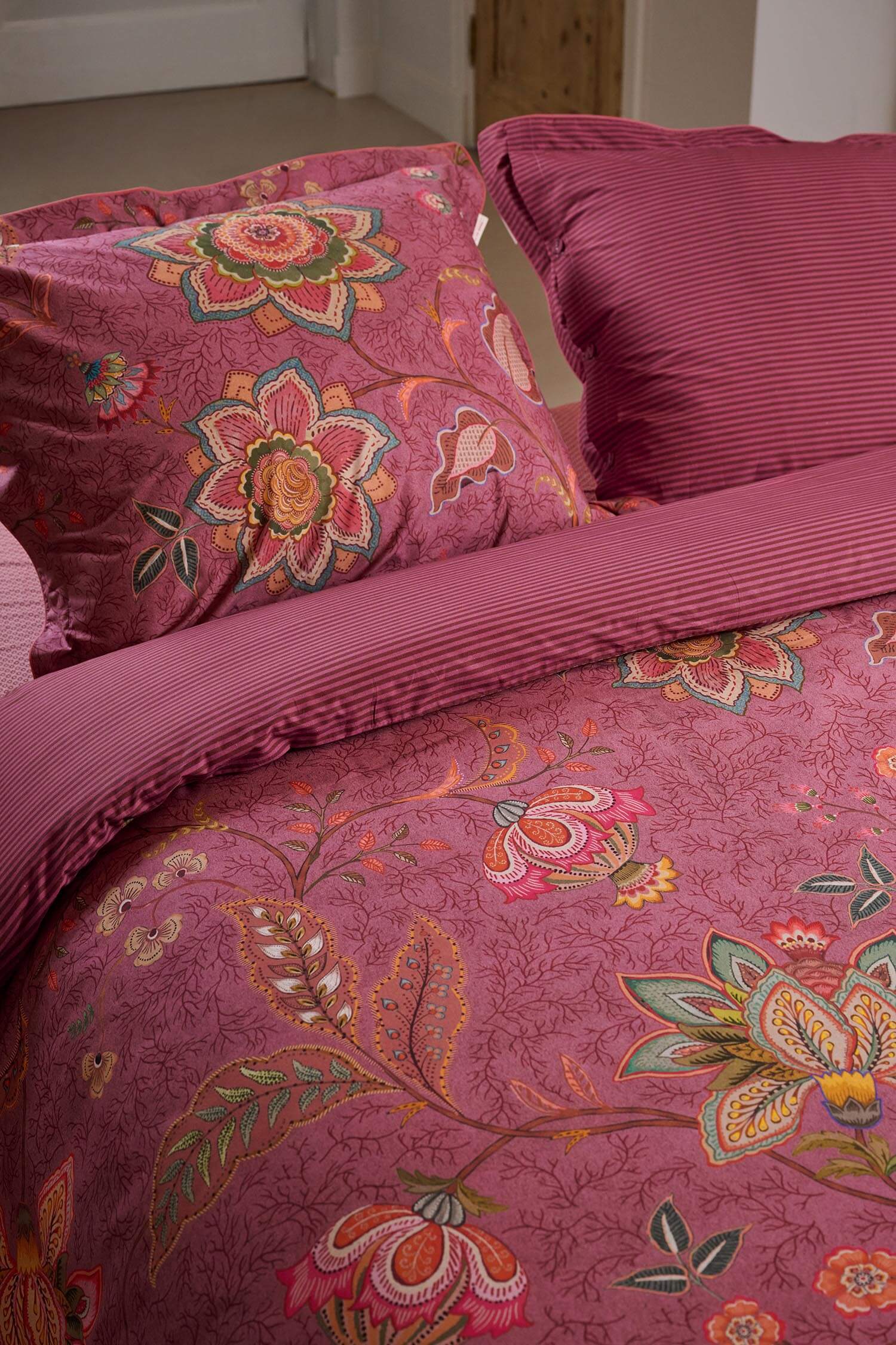 Pip Studio Kussensloop Mumbai Evening Donkerroze 60x70cm - Officiële Webshop